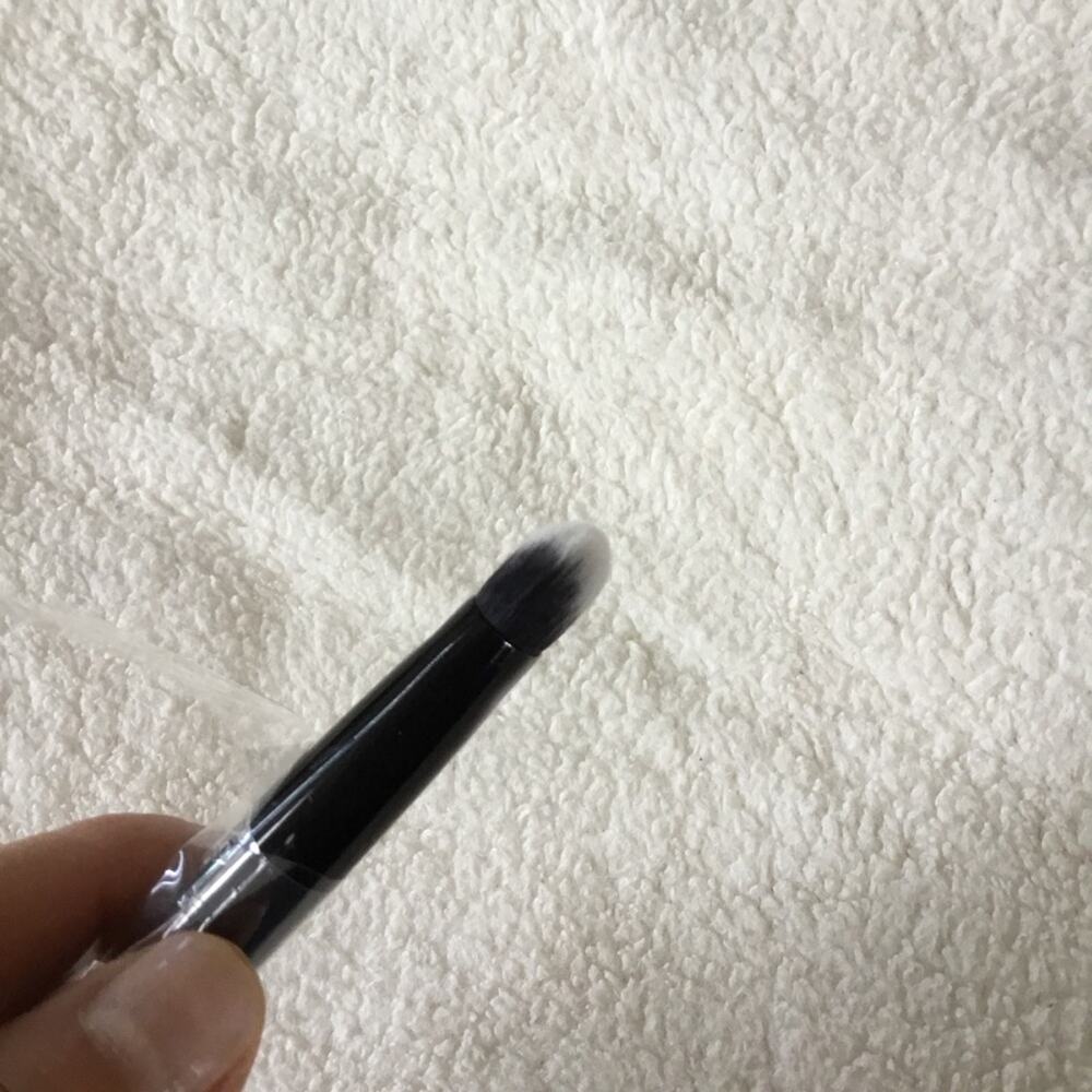 Kat Von D Lock-It Edge Concealer Black Brush - Picture 13 of 15